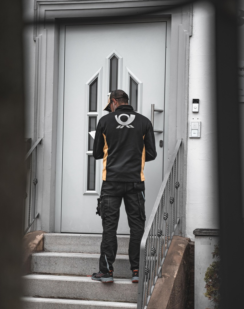 shipping parcels courier warehouse